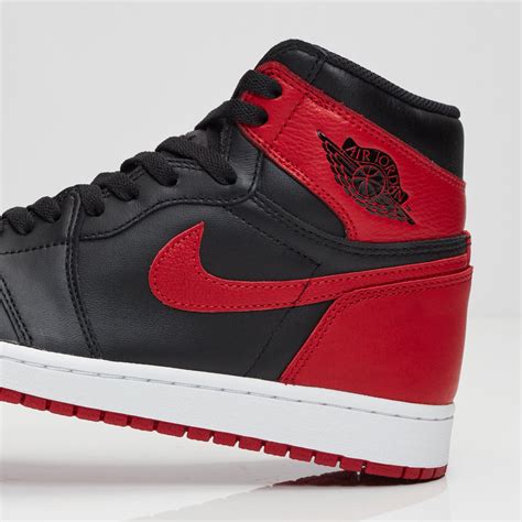 Jordan Retro 1 Shoes .